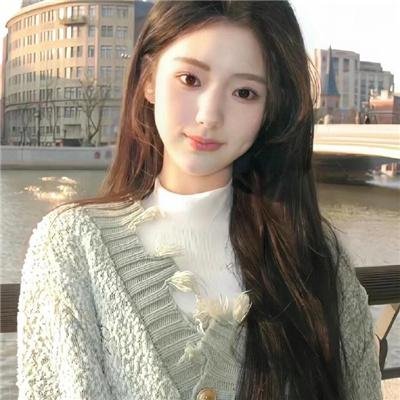 与一位女士合影